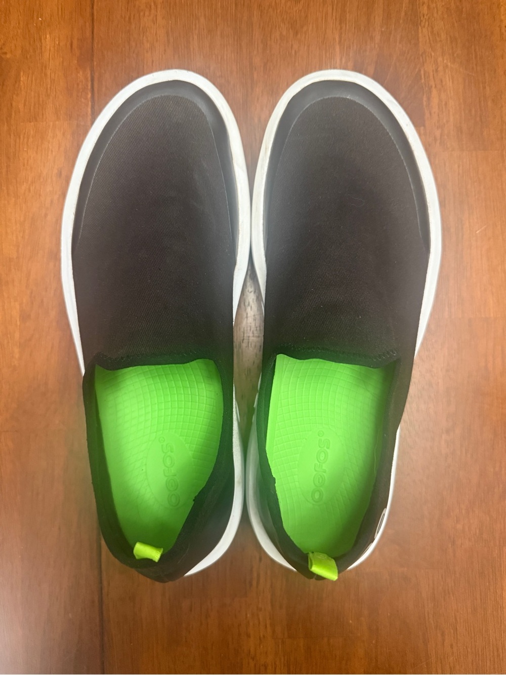 OOFOS OOmg eeZee Low Recovery Black Slip-On Athletic Shoes Women’s size 11